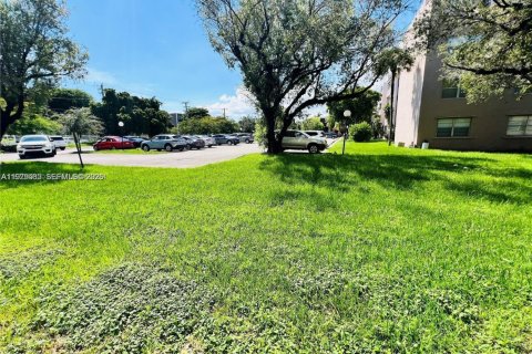 Купить кондоминиум в Майами, Флорида 1 спальня, 72.19м2, № 2043495 - фото 14