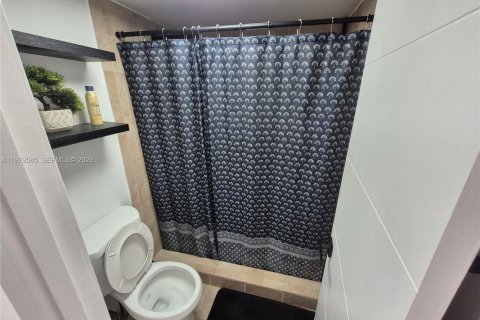 Купить кондоминиум в Майами, Флорида 1 спальня, 72.19м2, № 2043495 - фото 12