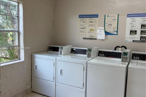 Купить кондоминиум в Майами, Флорида 1 спальня, 72.19м2, № 2043495 - фото 13