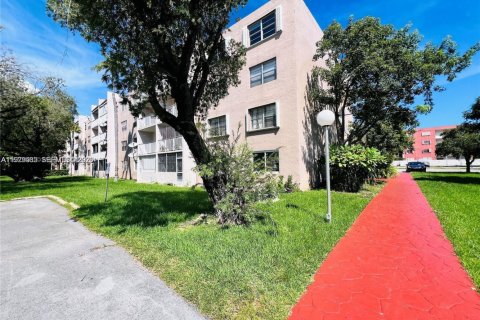 Купить кондоминиум в Майами, Флорида 1 спальня, 72.19м2, № 2043495 - фото 15