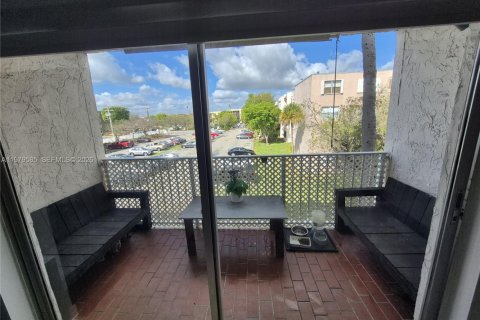 Купить кондоминиум в Майами, Флорида 1 спальня, 72.19м2, № 2043495 - фото 3