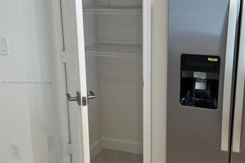 Adosado en venta en Homestead, Florida, 3 dormitorios, 136.19 m2 № 2016783 - foto 16