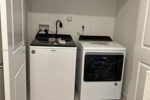 Adosado en venta en Homestead, Florida, 3 dormitorios, 136.19 m2 № 2016783 - foto 14