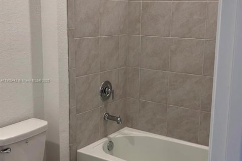 Adosado en venta en Homestead, Florida, 3 dormitorios, 136.19 m2 № 2016783 - foto 11