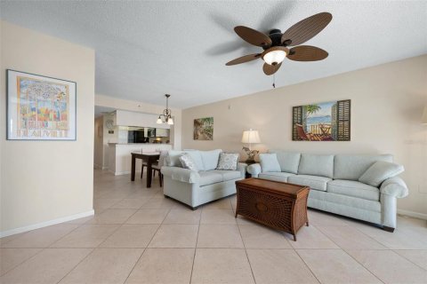 Condo in Venice, Florida, 2 bedrooms  № 2210632 - photo 10