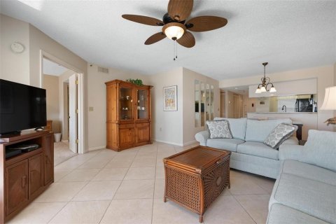 Condo in Venice, Florida, 2 bedrooms  № 2210632 - photo 9