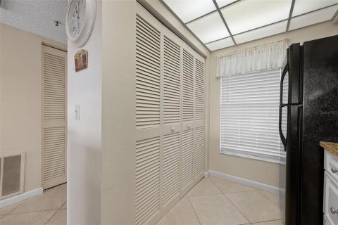 Condo in Venice, Florida, 2 bedrooms  № 2210632 - photo 14