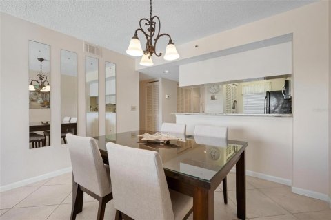 Condo in Venice, Florida, 2 bedrooms  № 2210632 - photo 13