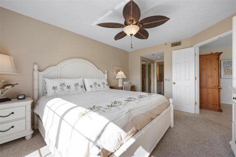 Condo in Venice, Florida, 2 bedrooms  № 2210632 - photo 18