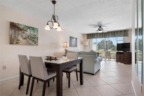 Condo in Venice, Florida, 2 bedrooms  № 2210632 - photo 4