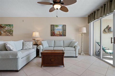 Condo in Venice, Florida, 2 bedrooms  № 2210632 - photo 11