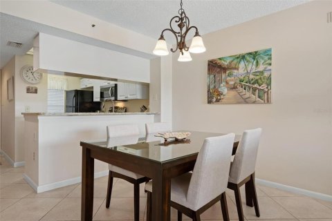 Condo in Venice, Florida, 2 bedrooms  № 2210632 - photo 12