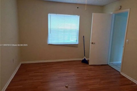 Condo in Pembroke Pines, Florida, 2 bedrooms  № 1889974 - photo 10