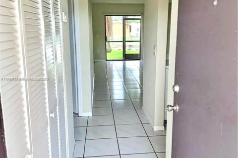 Condo in Pembroke Pines, Florida, 2 bedrooms  № 1889974 - photo 25