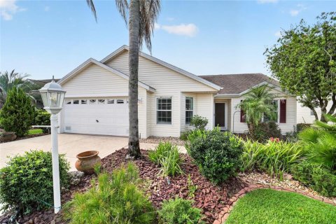 House in The Villages, Florida 3 bedrooms, 140.47 sq.m. № 2368820