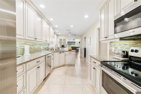 House in Wesley Chapel, Florida 3 bedrooms, 238.48 sq.m. № 2124450 - photo 14
