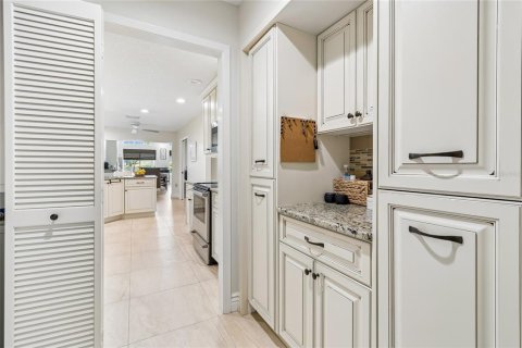 House in Wesley Chapel, Florida 3 bedrooms, 238.48 sq.m. № 2124450 - photo 9