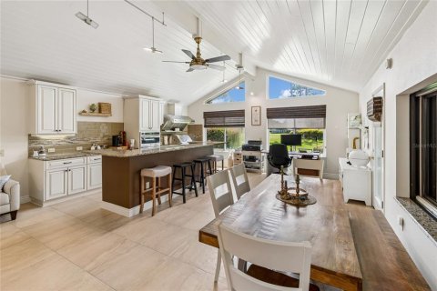 House in Wesley Chapel, Florida 3 bedrooms, 238.48 sq.m. № 2124450 - photo 15