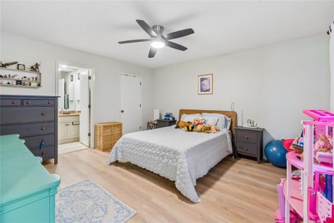 House in Wesley Chapel, Florida 3 bedrooms, 238.48 sq.m. № 2124450 - photo 30