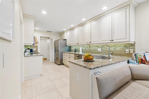 House in Wesley Chapel, Florida 3 bedrooms, 238.48 sq.m. № 2124450 - photo 13