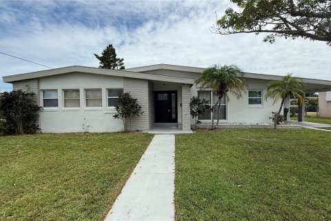 Casa en alquiler en Port Charlotte, Florida, 3 dormitorios, 109.9 m2 № 1825108 - foto 1