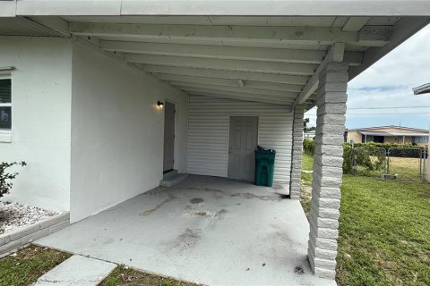 Casa en alquiler en Port Charlotte, Florida, 3 dormitorios, 109.9 m2 № 1825108 - foto 12