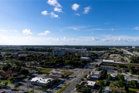 Commercial property in Miami, Florida № 1957525 - photo 8