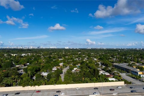 Commercial property in Miami, Florida № 1957525 - photo 10