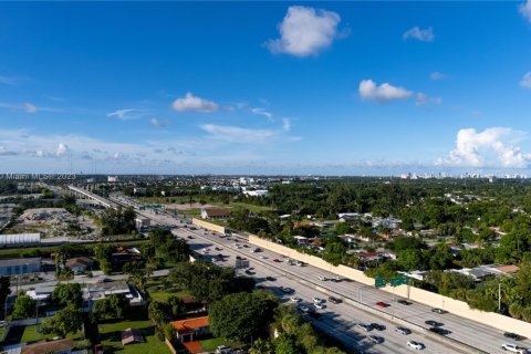 Commercial property in Miami, Florida № 1957525 - photo 9