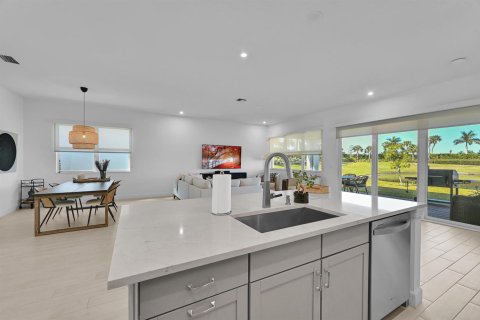 House in Port St. Lucie, Florida 3 bedrooms, 190.73 sq.m. № 2260273 - photo 7