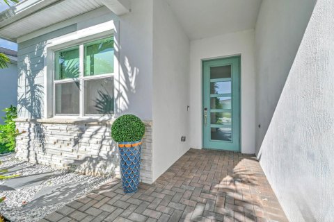 House in Port St. Lucie, Florida 3 bedrooms, 190.73 sq.m. № 2260273 - photo 3