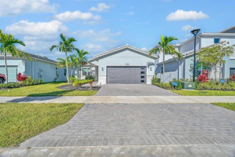 House in Port St. Lucie, Florida 3 bedrooms, 190.73 sq.m. № 2260273