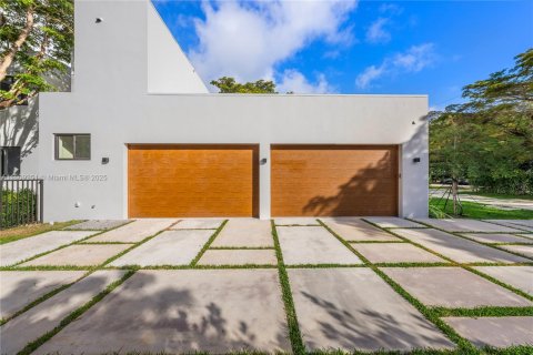 House in Pinecrest, Florida 7 bedrooms, 827.95 sq.m. № 1977981 - photo 8