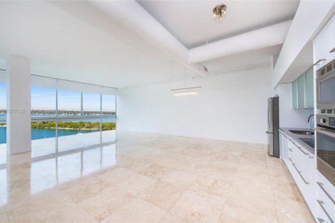 Condo in North Bay Village, Florida, 2 bedrooms  № 2041598 - photo 7