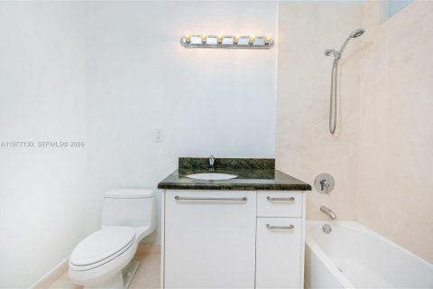 Condo in North Bay Village, Florida, 2 bedrooms  № 2041598 - photo 24