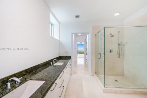 Condo in North Bay Village, Florida, 2 bedrooms  № 2041598 - photo 20