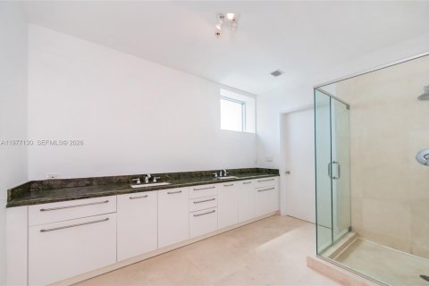 Condo in North Bay Village, Florida, 2 bedrooms  № 2041598 - photo 19