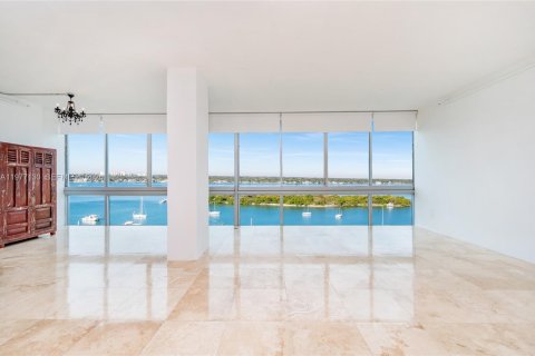 Condo in North Bay Village, Florida, 2 bedrooms  № 2041598 - photo 4