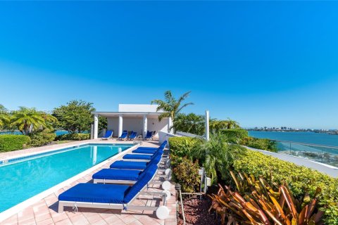 Condo in North Bay Village, Florida, 2 bedrooms  № 2041598 - photo 30