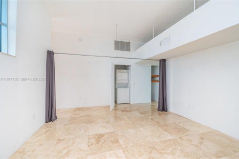 Condo in North Bay Village, Florida, 2 bedrooms  № 2041598 - photo 23