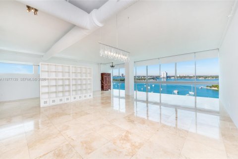 Condo in North Bay Village, Florida, 2 bedrooms  № 2041598 - photo 10