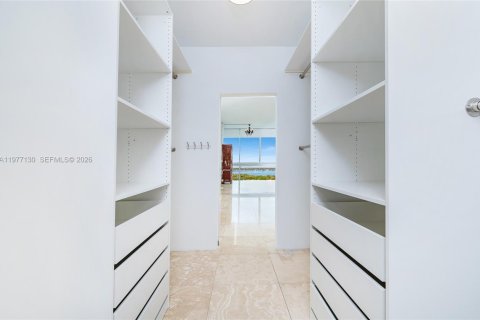 Condo in North Bay Village, Florida, 2 bedrooms  № 2041598 - photo 17