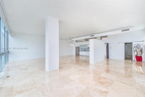 Condo in North Bay Village, Florida, 2 bedrooms  № 2041598 - photo 13