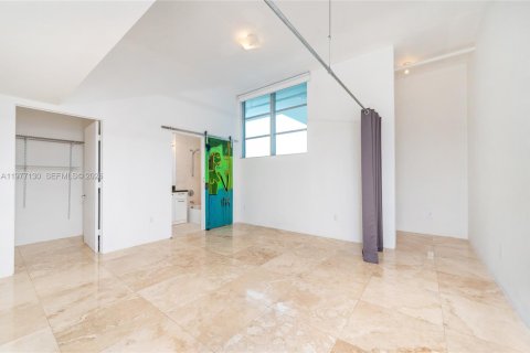 Condo in North Bay Village, Florida, 2 bedrooms  № 2041598 - photo 21