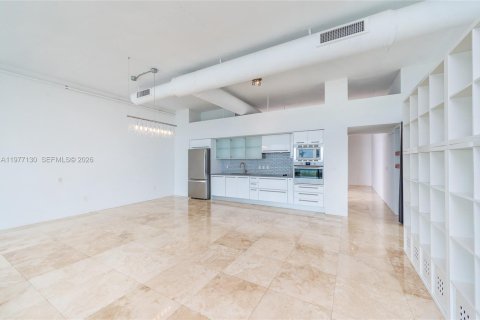 Condo in North Bay Village, Florida, 2 bedrooms  № 2041598 - photo 11