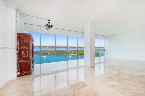 Condo in North Bay Village, Florida, 2 bedrooms  № 2041598 - photo 5