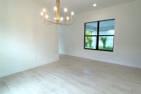 House in Orlando, Florida 4 bedrooms, 287.25 sq.m. № 1735095 - photo 18