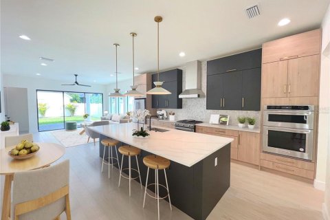 House in Orlando, Florida 4 bedrooms, 287.25 sq.m. № 1735095 - photo 9