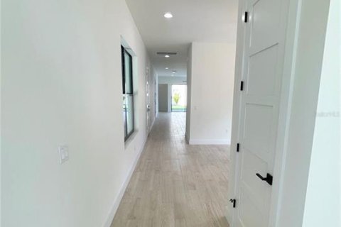 House in Orlando, Florida 4 bedrooms, 287.25 sq.m. № 1735095 - photo 6