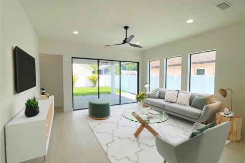 House in Orlando, Florida 4 bedrooms, 287.25 sq.m. № 1735095 - photo 15